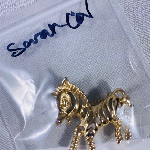 Vintage Sarah Coventry Zebra Brooch Gold-tone Pin Signed - Picture 5 of 5